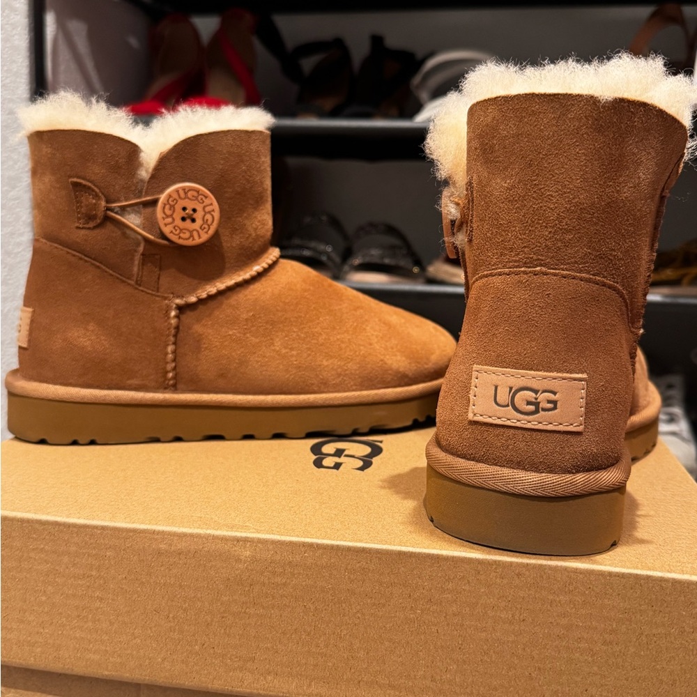 Ugg Mini Bailey Button lI Suede boots | Ugg boots